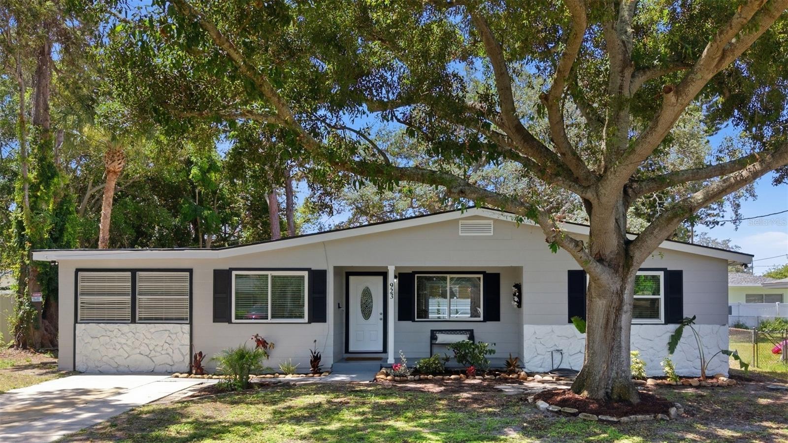 Photo of 923 N PALM DRIVE LARGO FL 33770