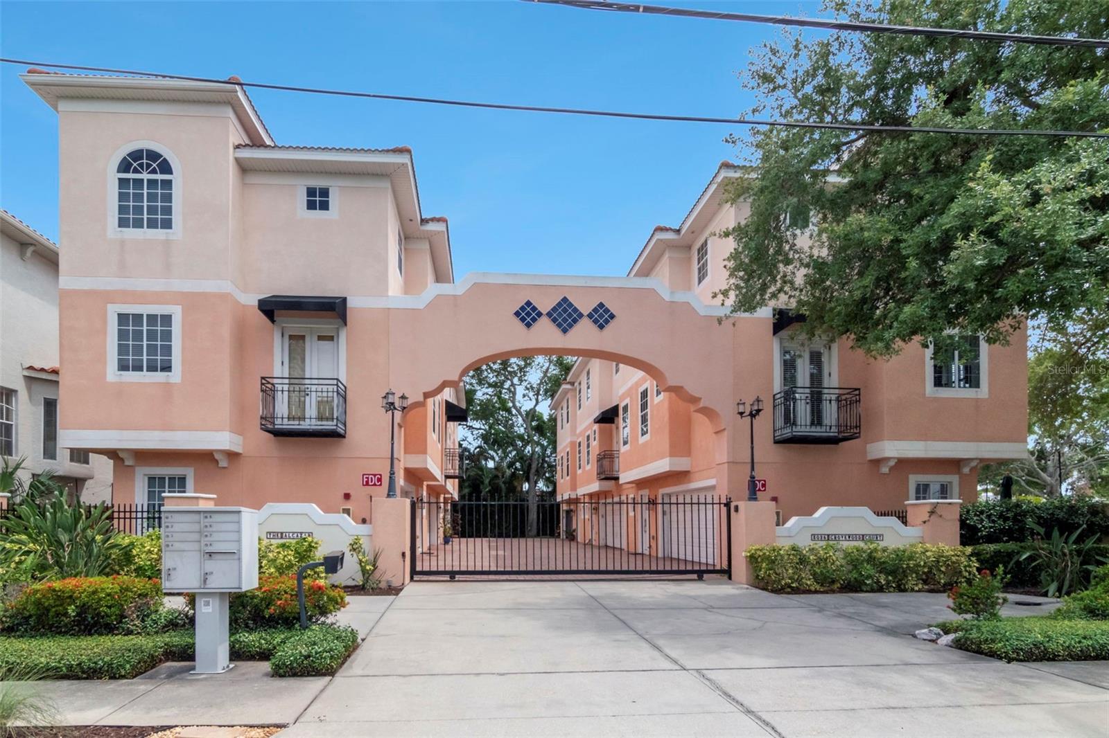 Photo of 3025 W GROVEWOOD COURT #3 TAMPA FL 33629