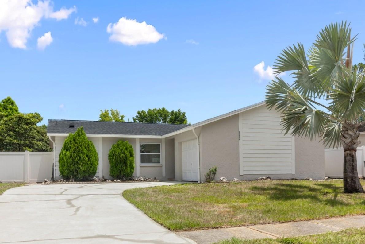 Photo of 13826 PATHFINDER DRIVE TAMPA FL 33625