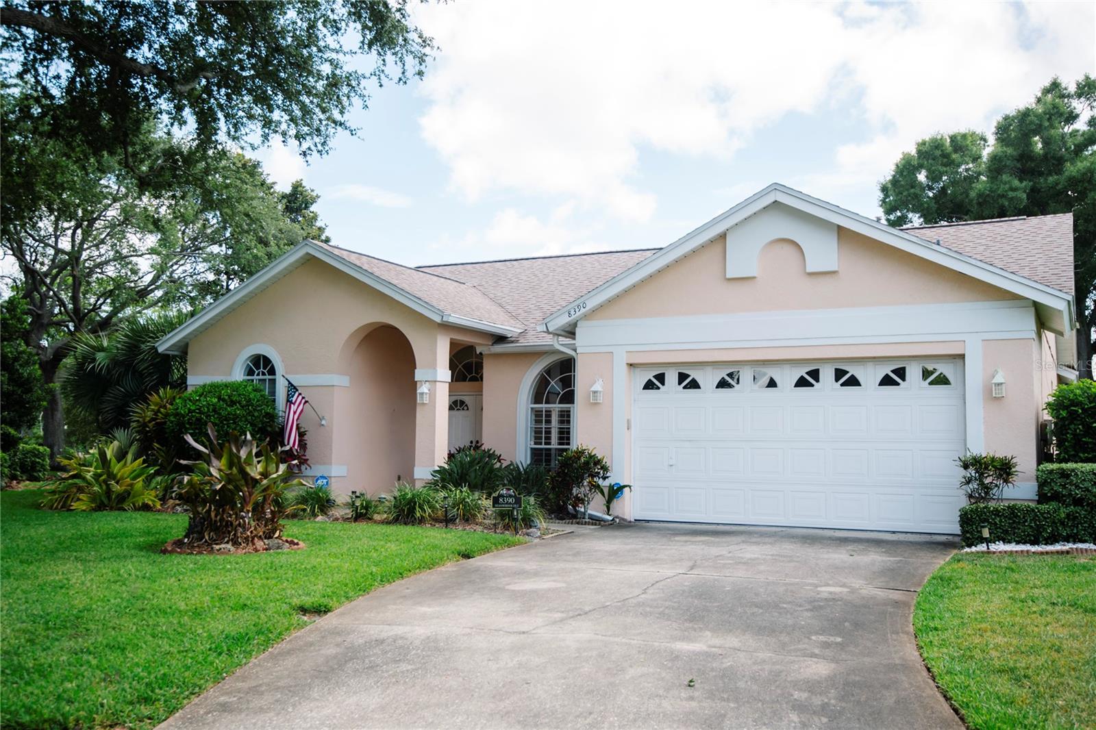 Photo of 8390 MEADOW BROOK DRIVE SEMINOLE FL 33777
