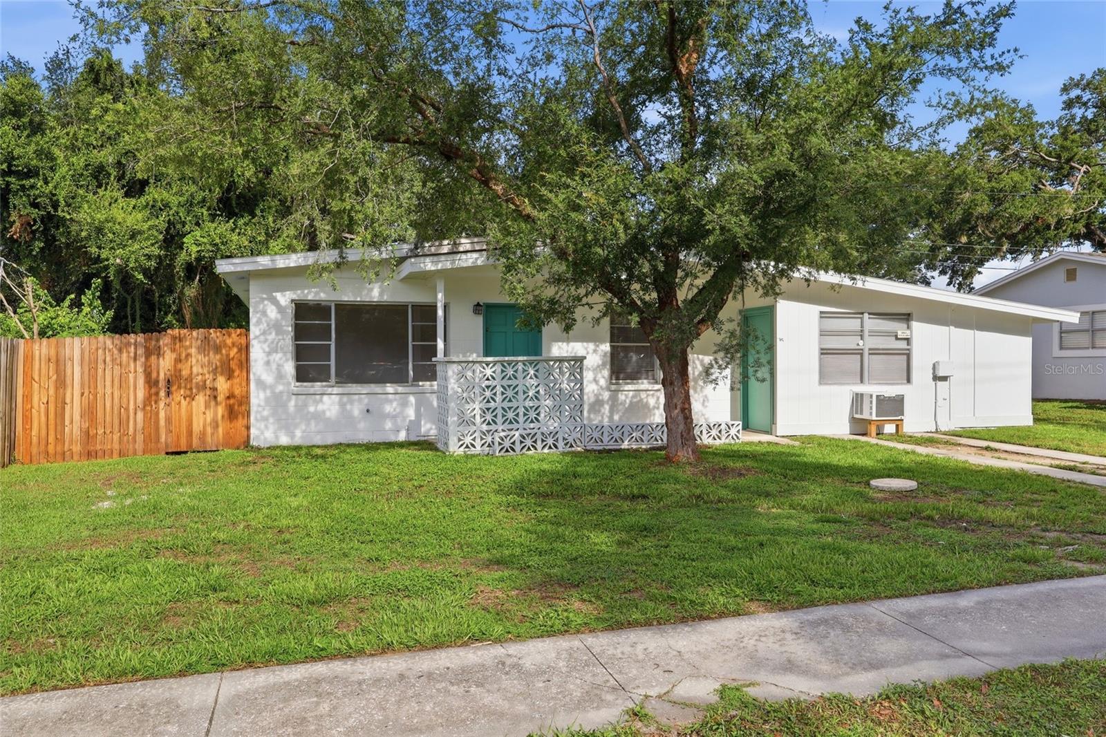 Photo of 410 S OAKWOOD AVENUE BRANDON FL 33511