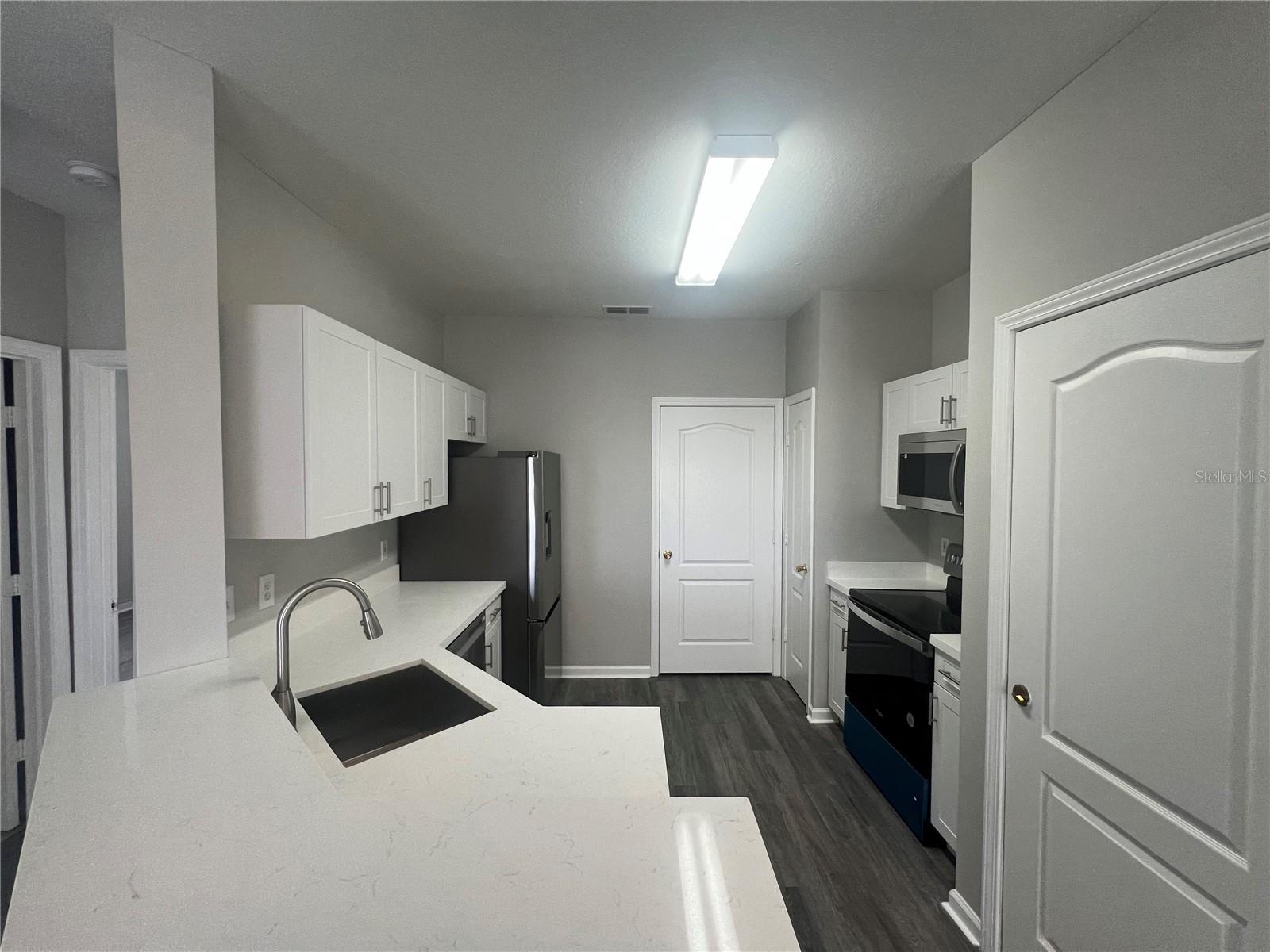 Photo of 18046 VILLA CREEK DRIVE TAMPA FL 33647
