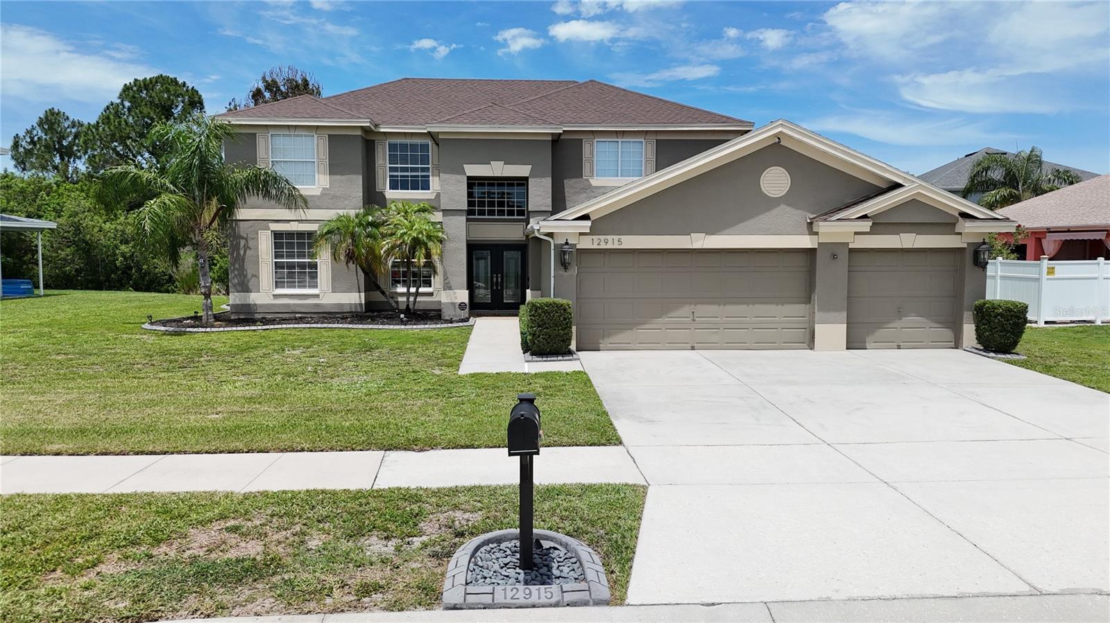 Photo of 12915 CARLINGTON LN RIVERVIEW FL 33579