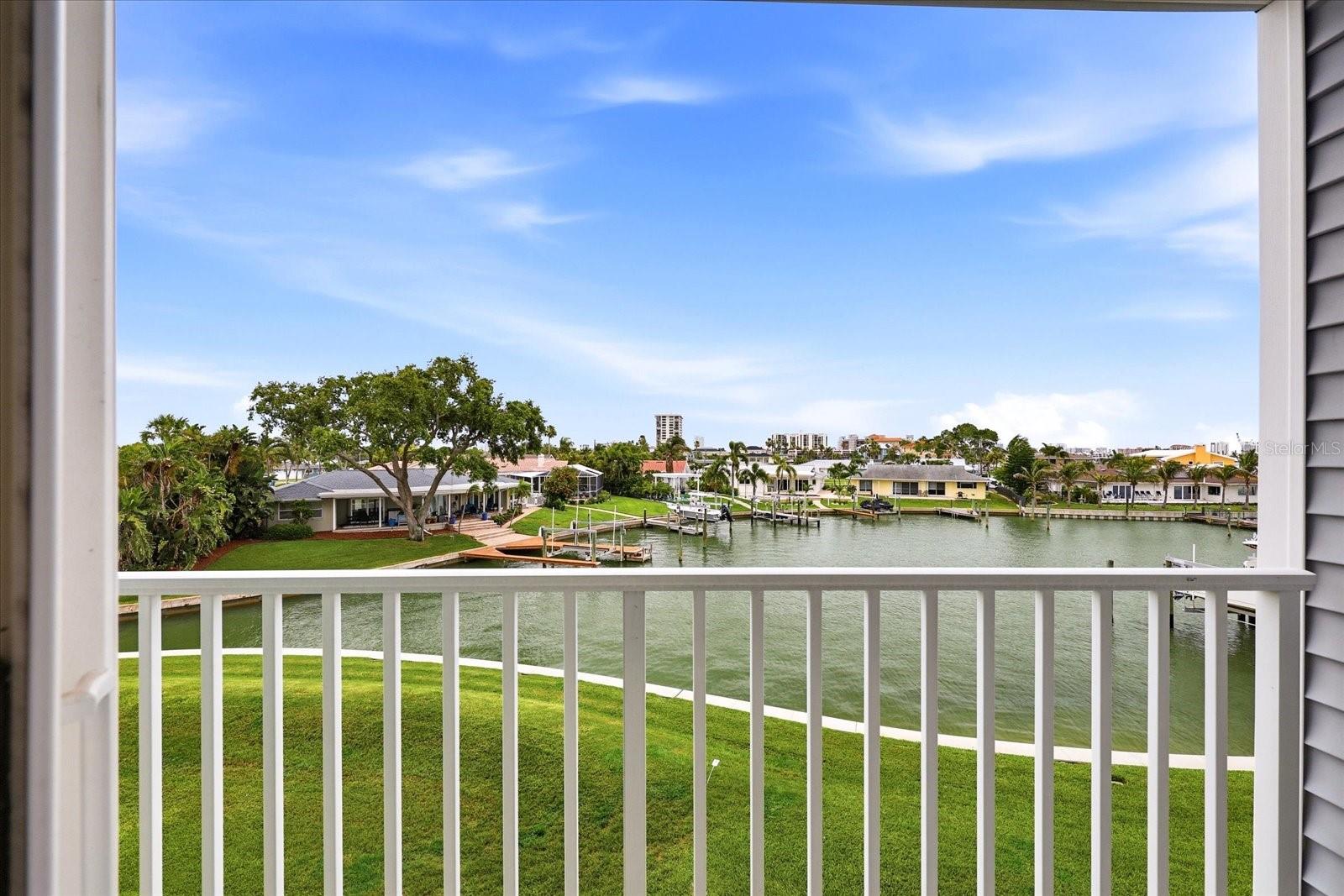 Photo of 610 ISLAND WAY #201 CLEARWATER BEACH FL 33767
