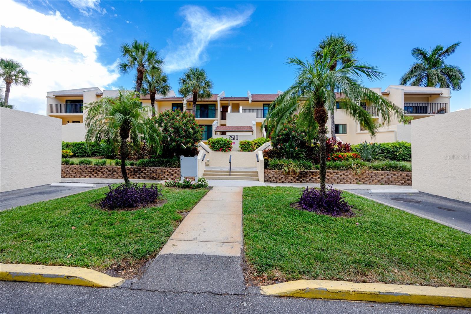 Photo of 7510 SUNSHINE SKYWAY LANE #P4 ST PETERSBURG FL 33711