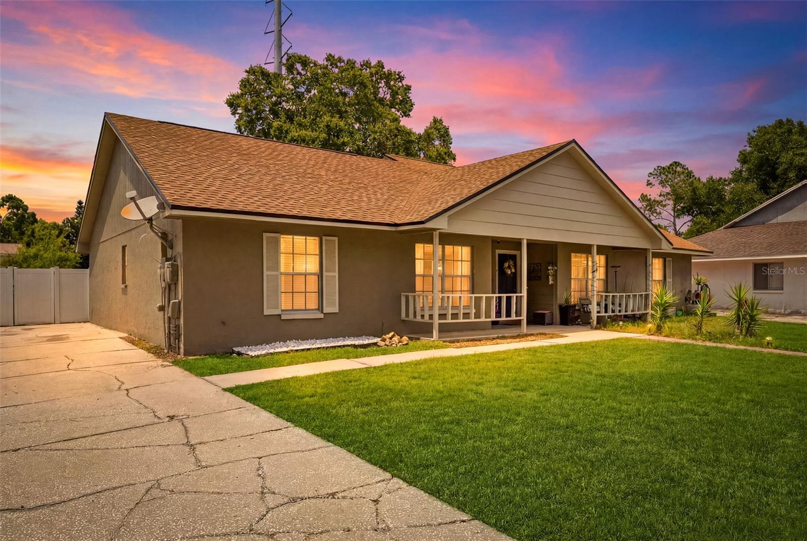 Photo of 3257 LAUREL DALE DRIVE TAMPA FL 33618