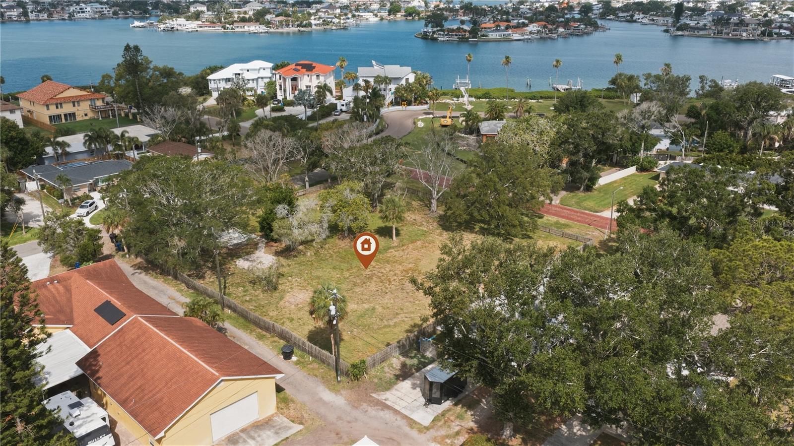 Photo of 698 VILLAGRANDE AVENUE ST PETERSBURG FL 33707