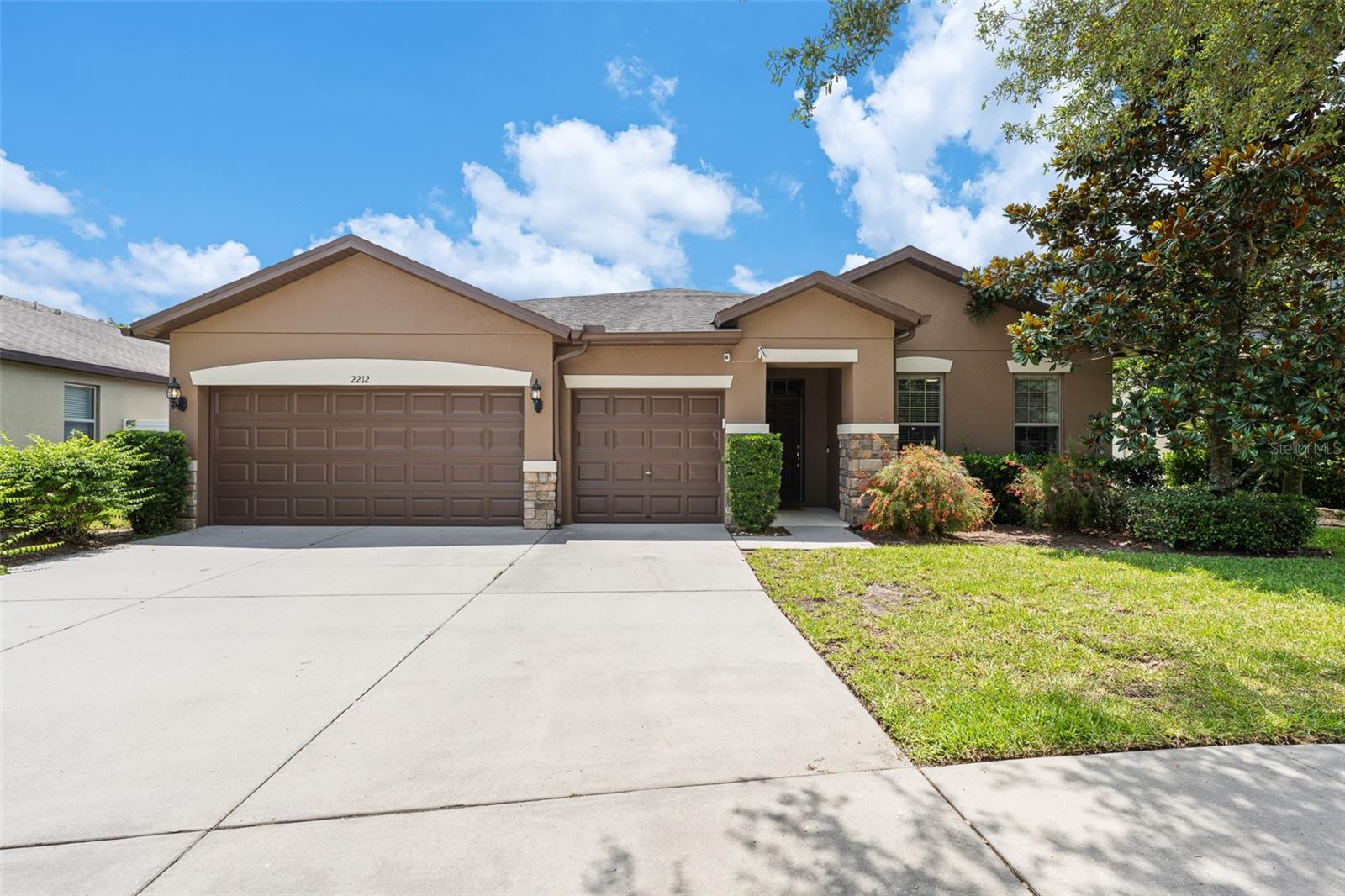 Photo of 2212 LANDSIDE DRIVE VALRICO FL 33594