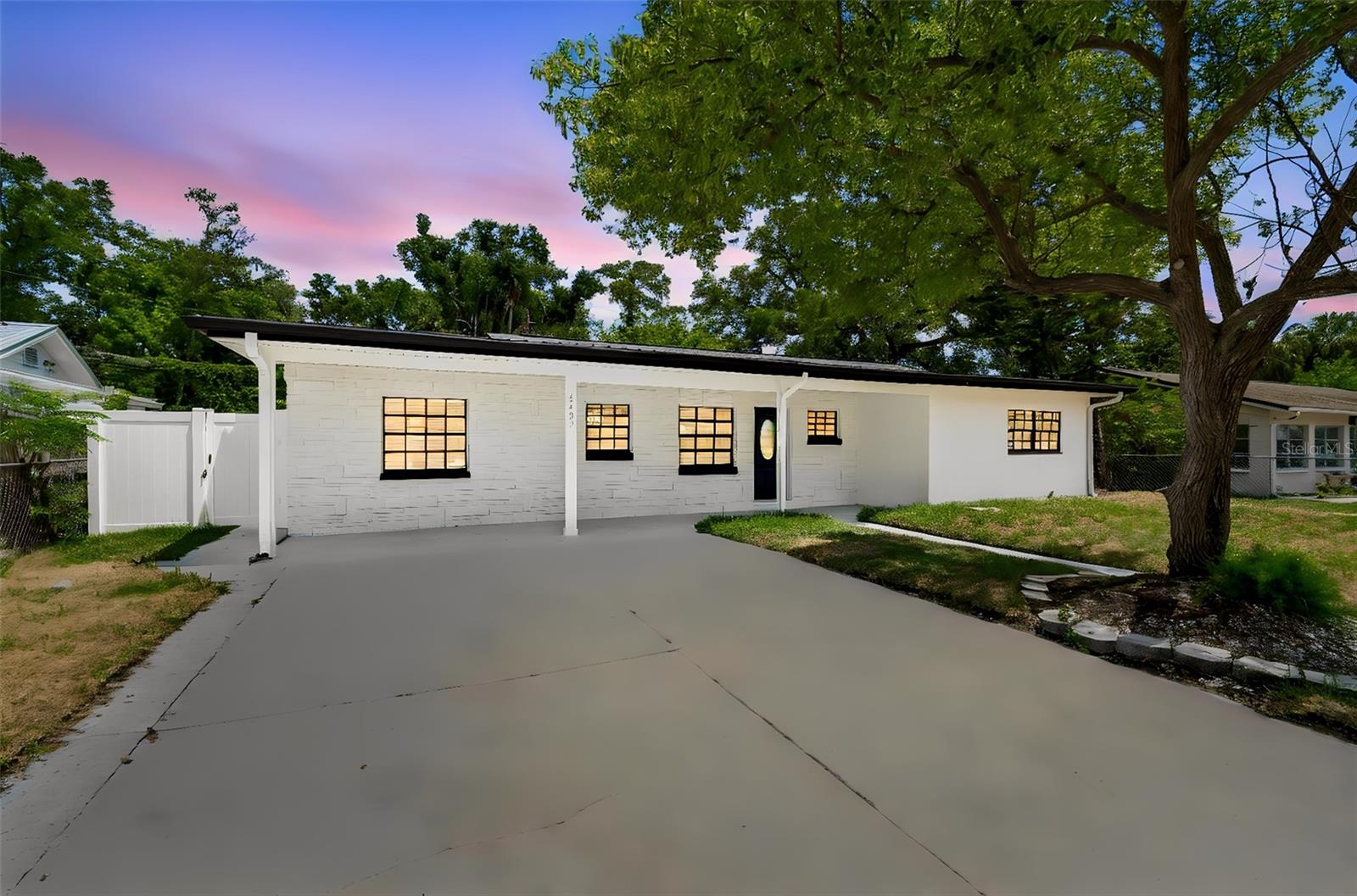 Photo of 4403 OAKMONT LANE TAMPA FL 33634