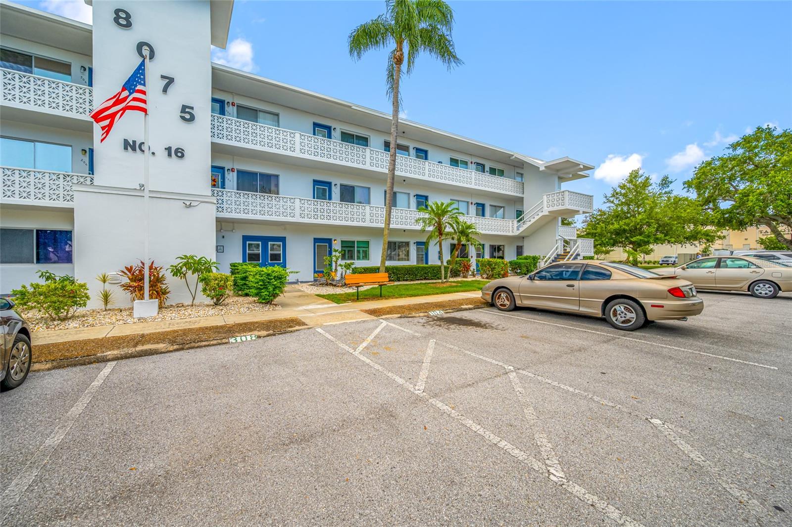 Photo of 8075 112TH STREET #104 SEMINOLE FL 33772