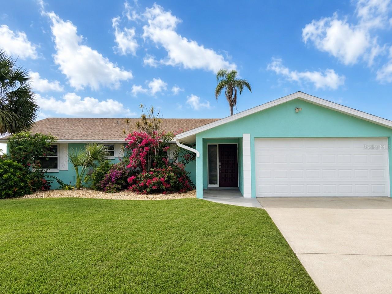 Photo of 1002 SILVER PALM WAY APOLLO BEACH FL 33572