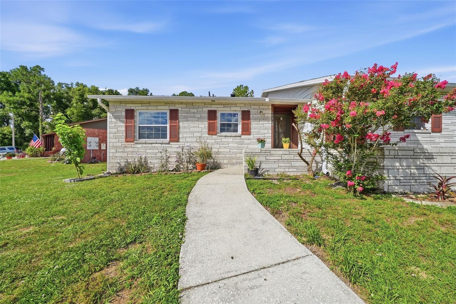 Photo of 10310 BLUE FIELD CT THONOTOSASSA FL 33592