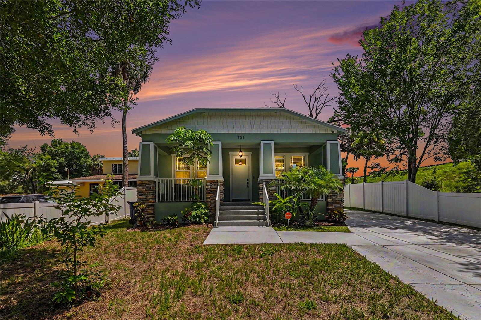 Photo of 701 E HOLLYWOOD STREET TAMPA FL 33604
