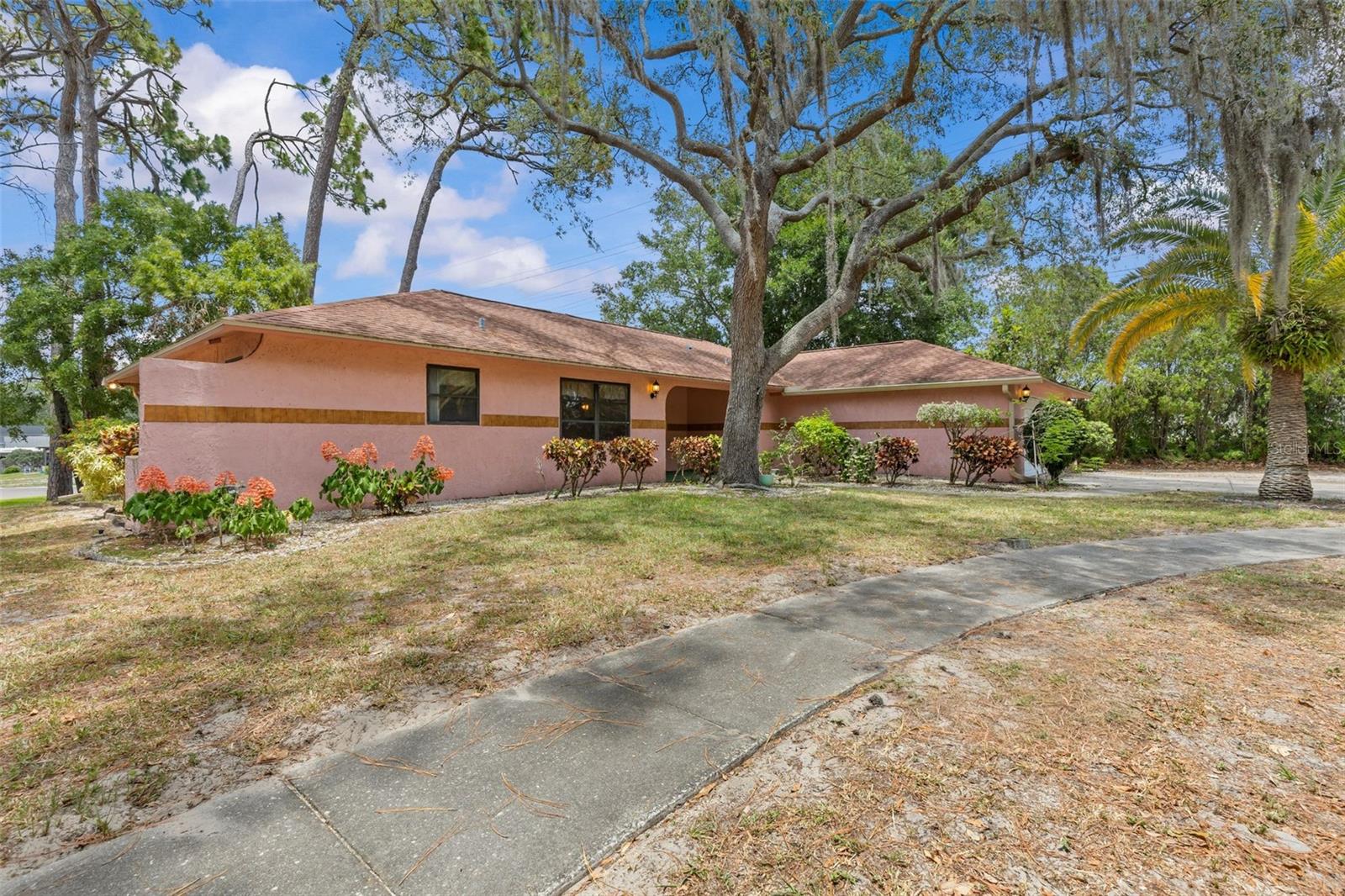 Photo of 505 VILLAGE OAK DRIVE TARPON SPRINGS FL 34689