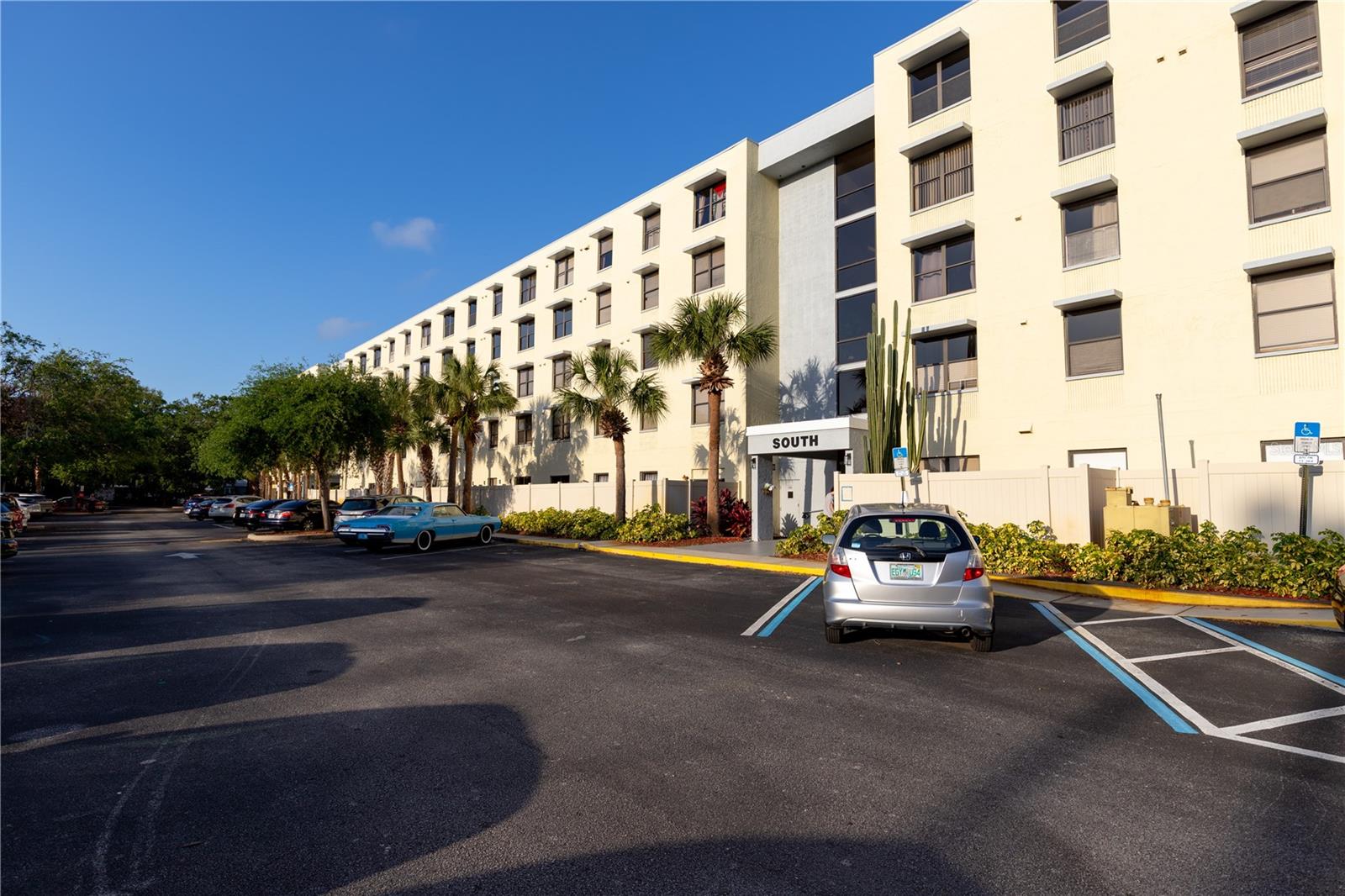 Photo of 701 S MADISON AVENUE #502 CLEARWATER FL 33756