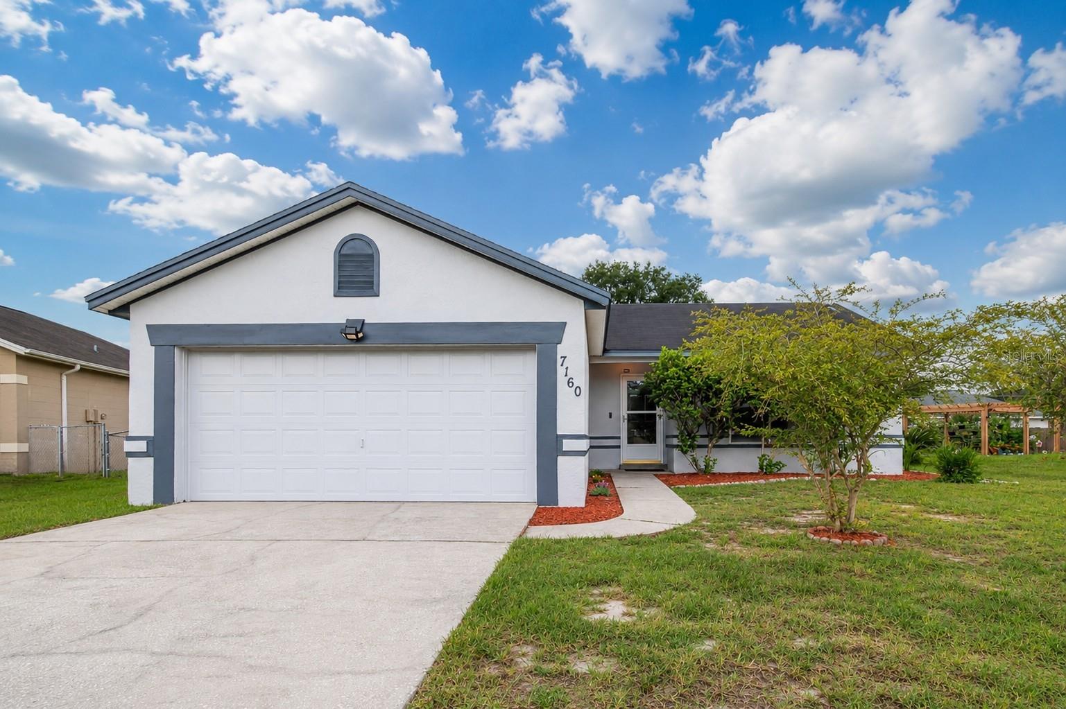 Photo of 7160 PEBBLE PASS LOOP LAKELAND FL 33810