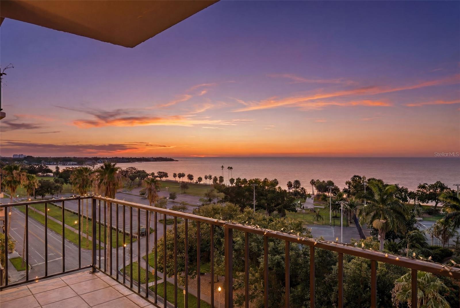 Photo of 1120 N SHORE DRIVE #802 ST PETERSBURG FL 33701