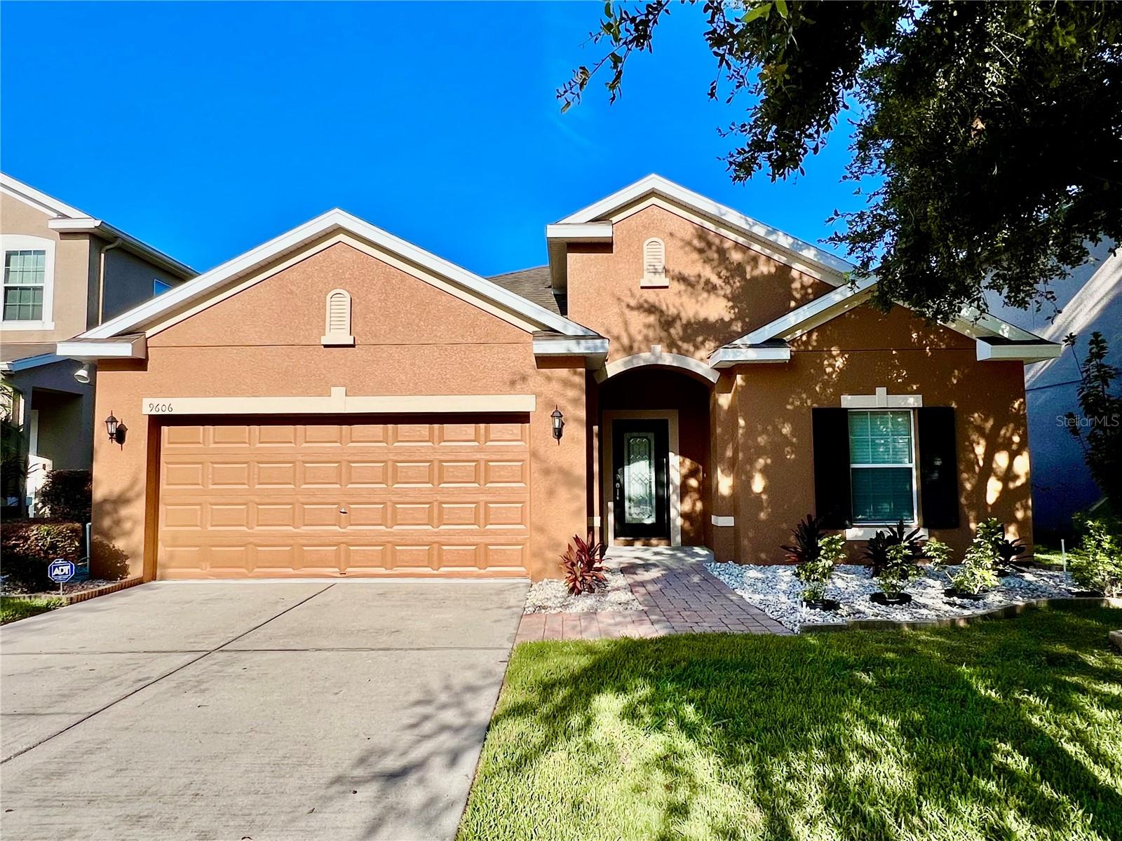 Photo of 9606 OAK GLADE AVENUE TAMPA FL 33647