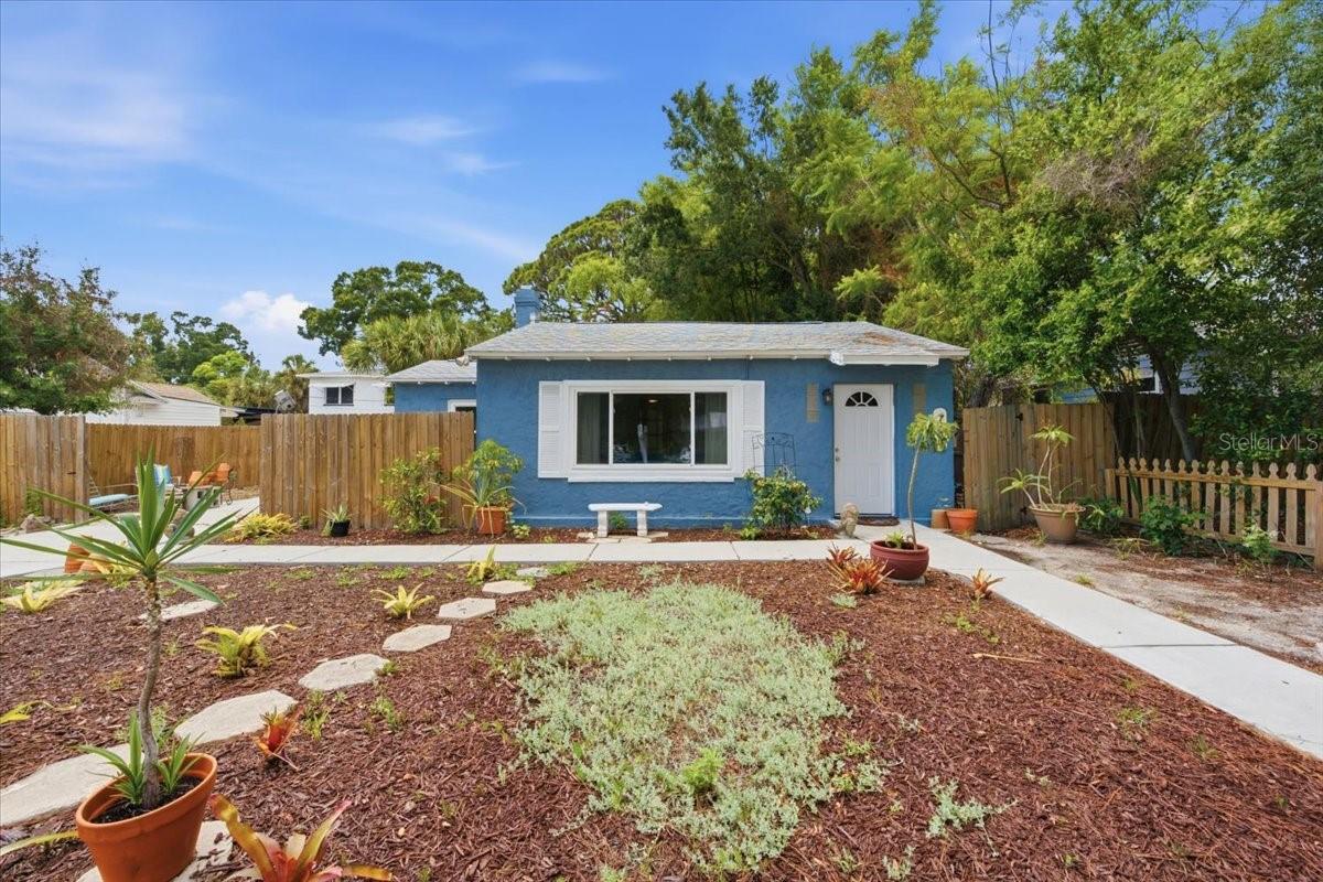 Photo of 745 ALAMANDA WAY ST PETERSBURG FL 33705