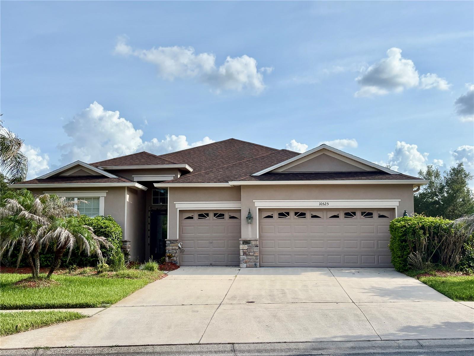 Photo of 10525 PALM COVE AVENUE TAMPA FL 33647
