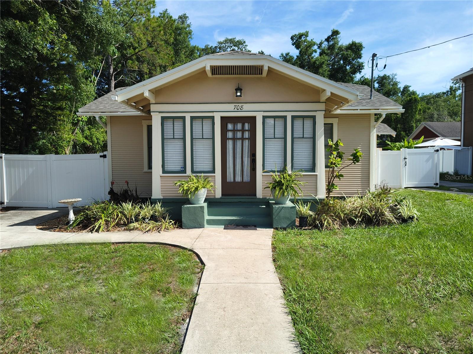 Photo of 708 W IDLEWILD AVENUE TAMPA FL 33604