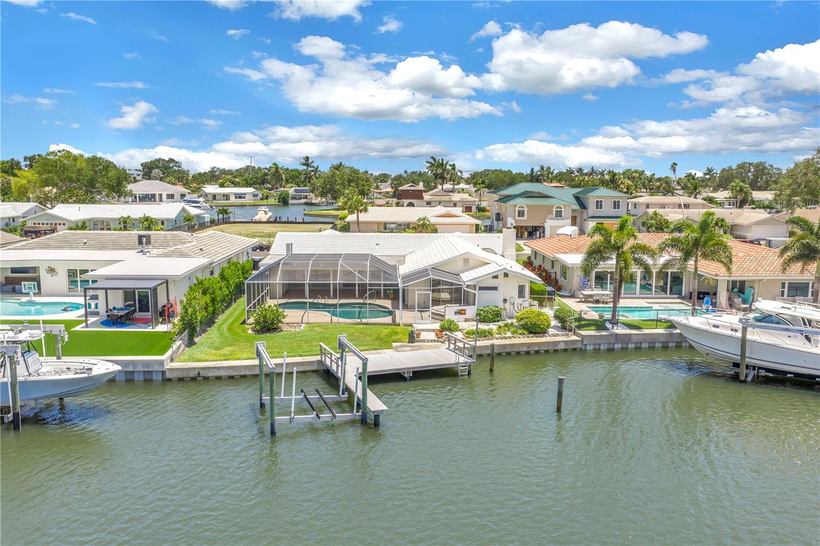 Photo of 2067 MASSACHUSETTS AVENUE ST PETERSBURG FL 33703
