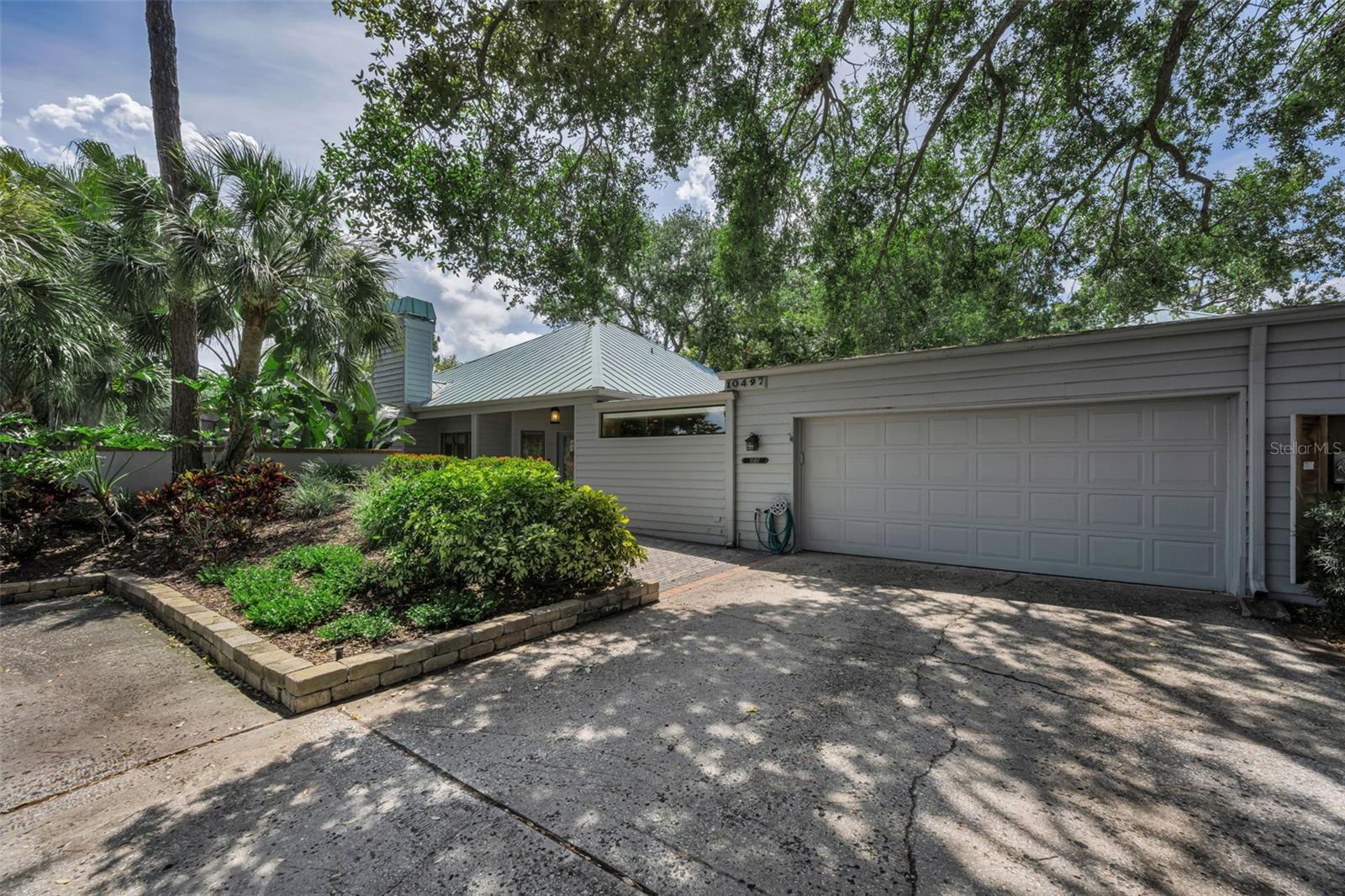 Photo of 10497 LONGWOOD DRIVE SEMINOLE FL 33777