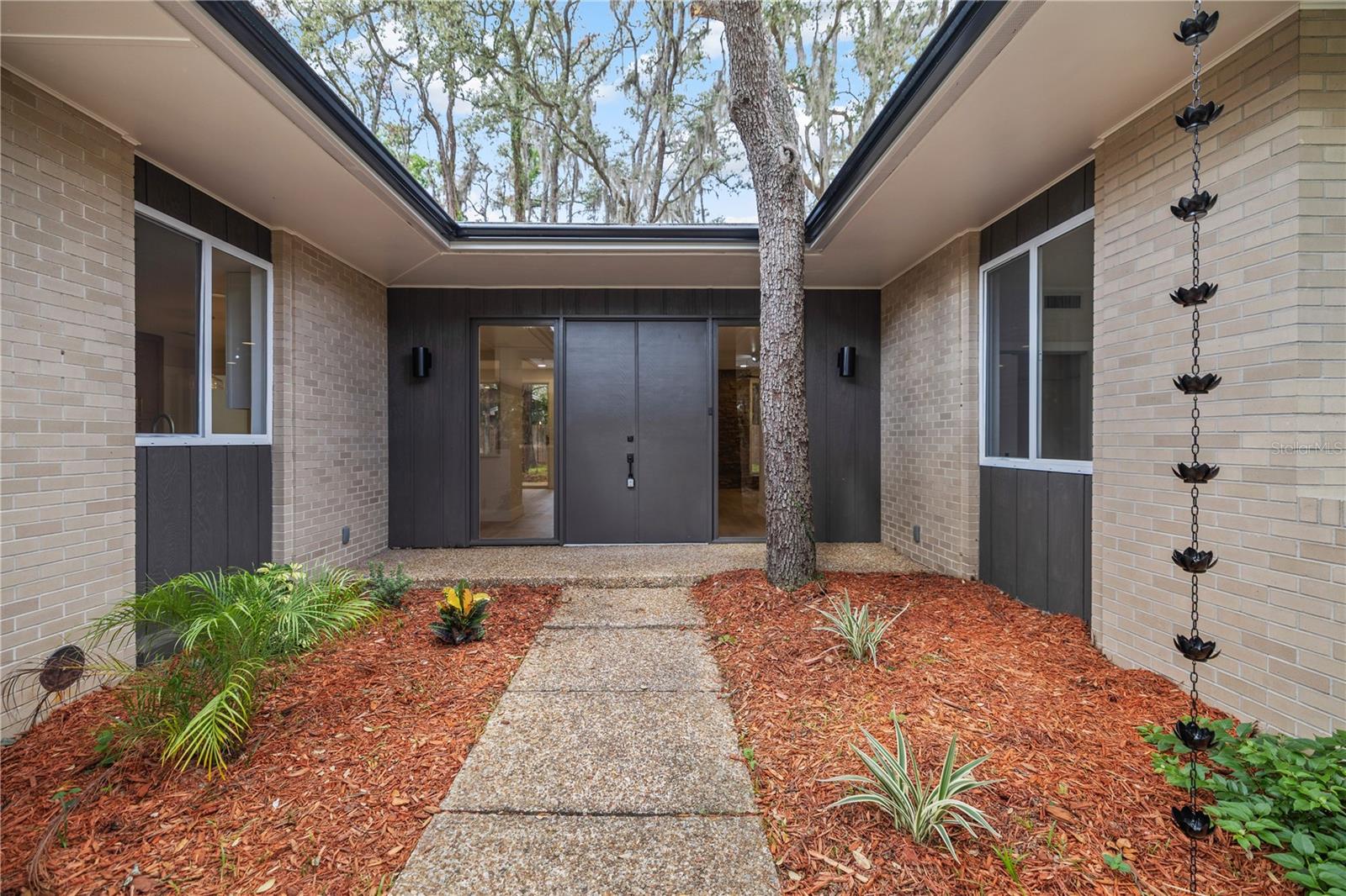 Photo of 426 FERN CLIFF AVENUE TAMPA FL 33617