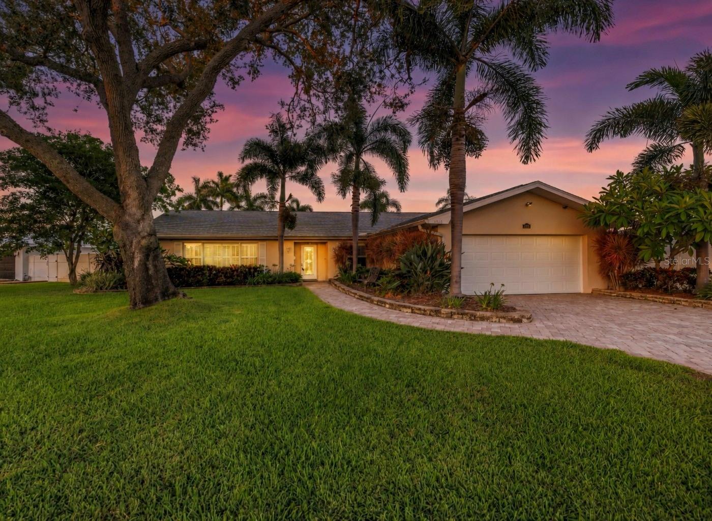 Photo of 1820 TANGLEWOOD DRIVE ST PETERSBURG FL 33702