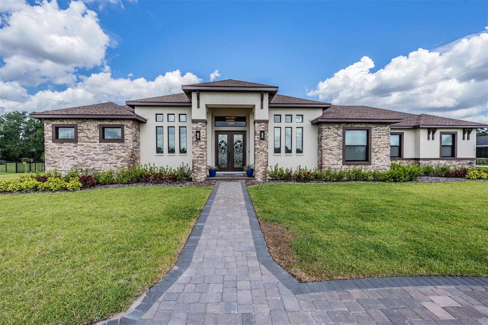 Photo of 218 HAWK TALON DRIVE LITHIA FL 33547