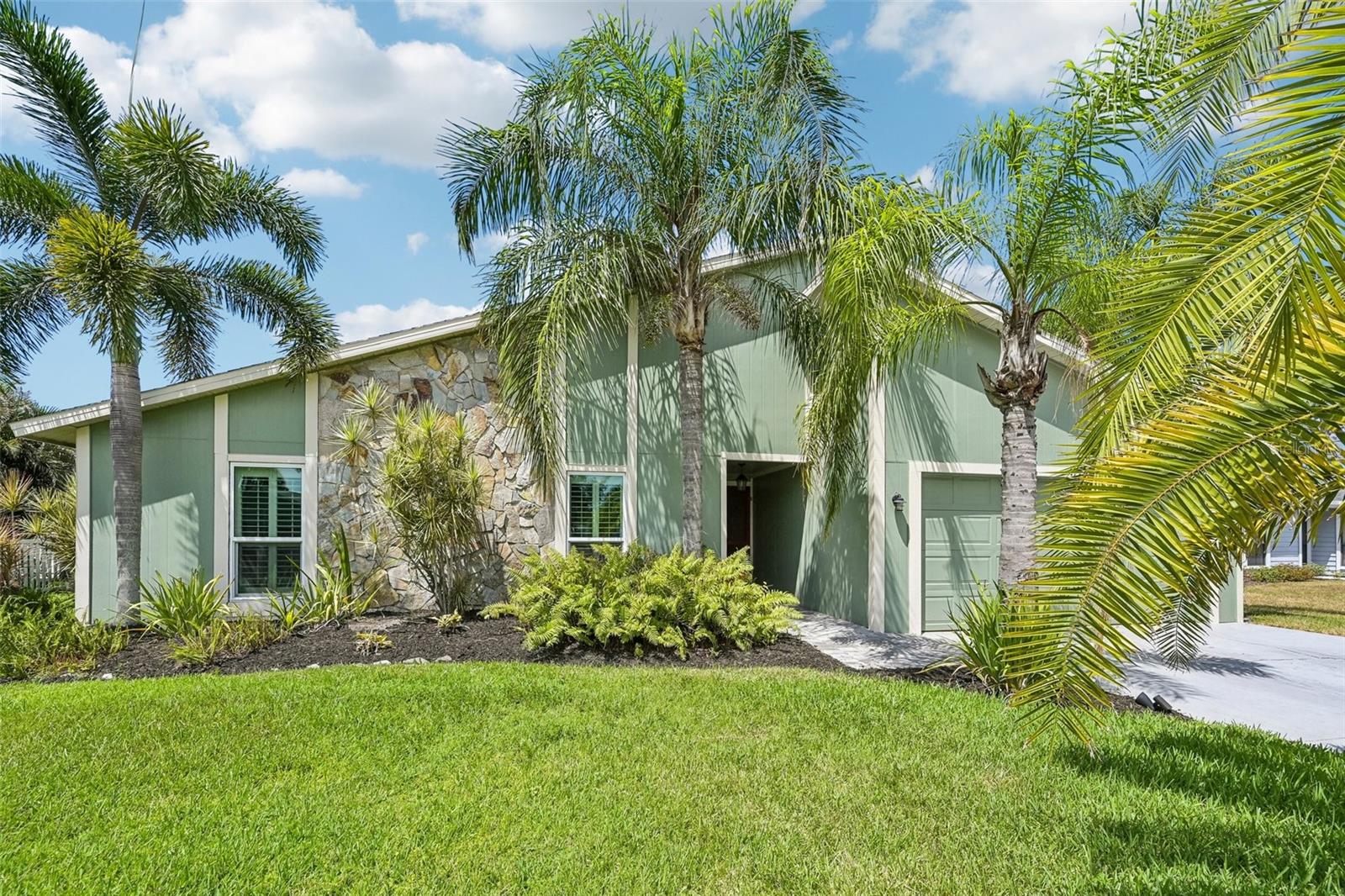 Photo of 4712 GLENBROOKE DRIVE SARASOTA FL 34243