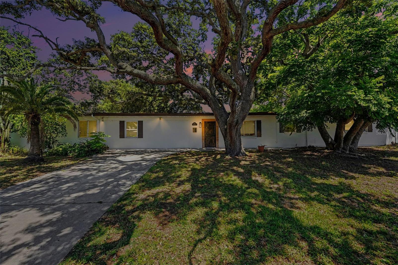 Photo of 217 GARDEN CIRCLE BELLEAIR FL 33756