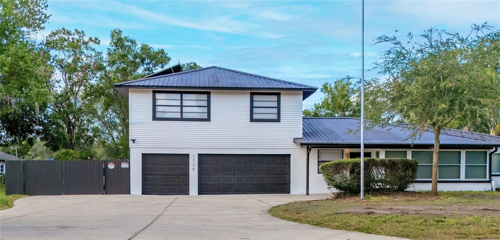 Photo of 1736 W COUNTRY CLUB TAMPA FL 33612