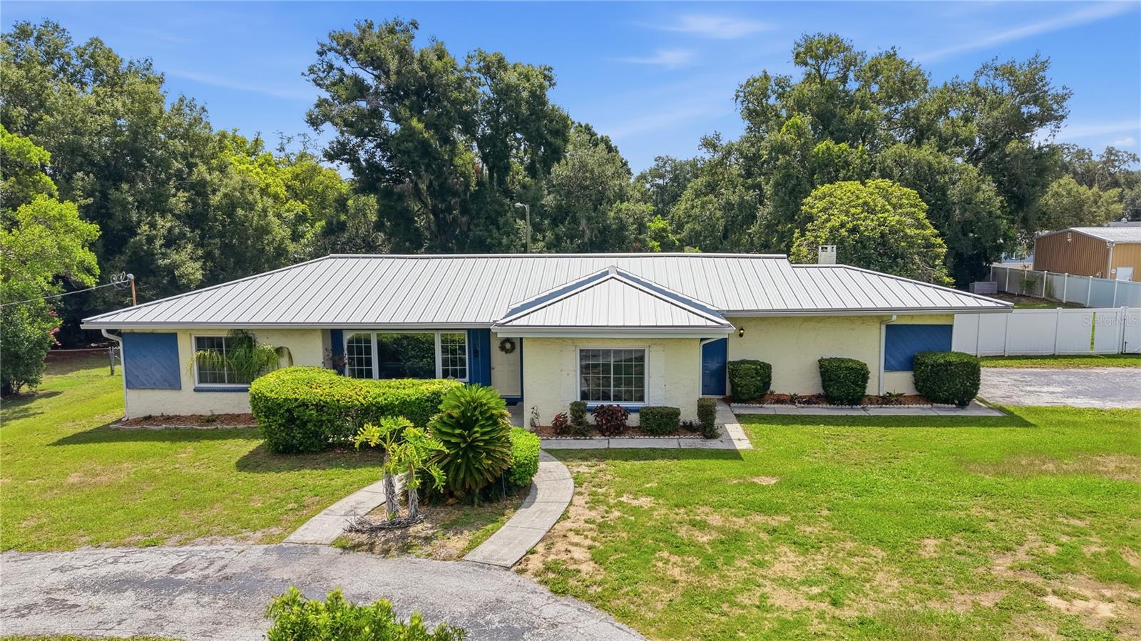 Photo of 1011 EMERALD DRIVE BRANDON FL 33511