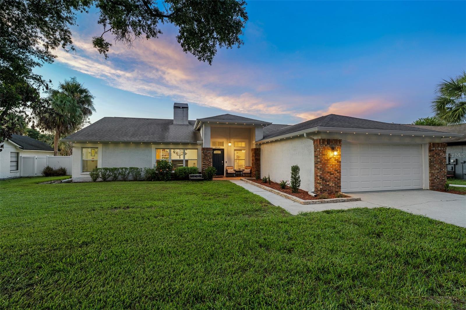 Photo of 2410 ARBORWOOD DRIVE VALRICO FL 33596