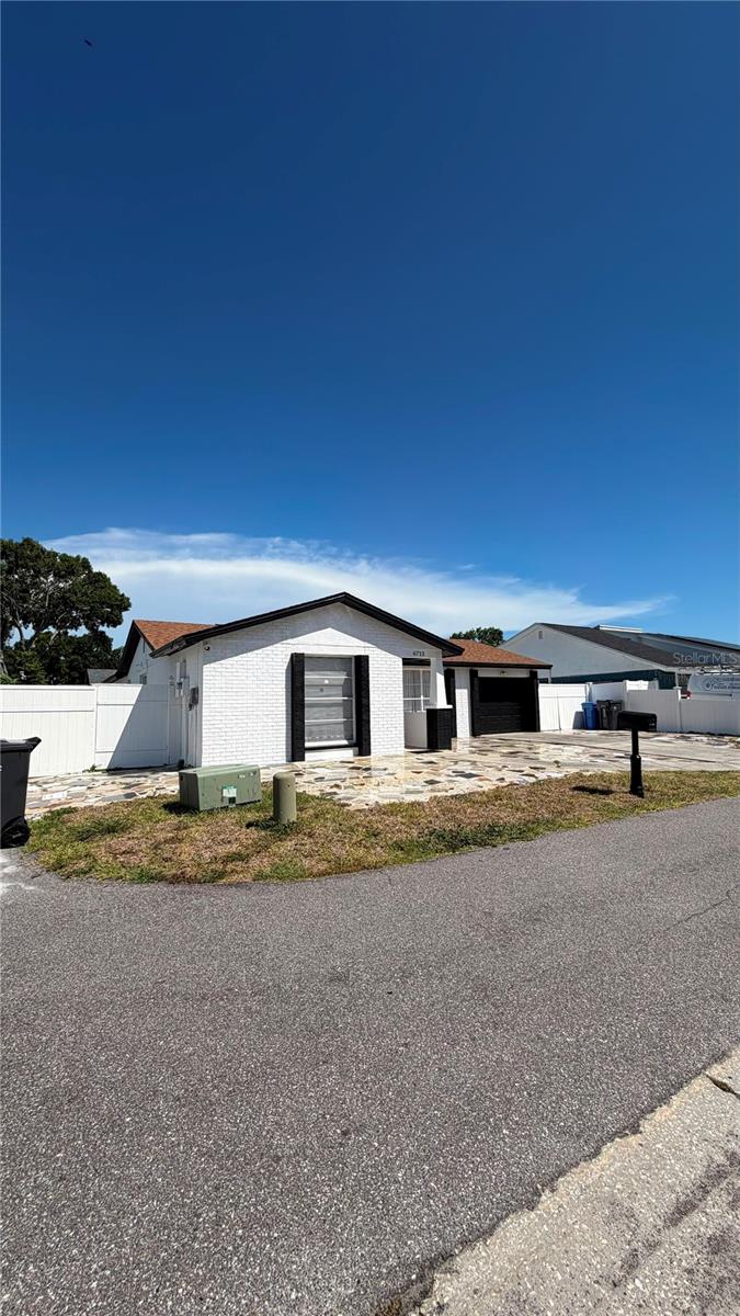 Photo of 6713 WILLOW SPRING COURT TAMPA FL 33615