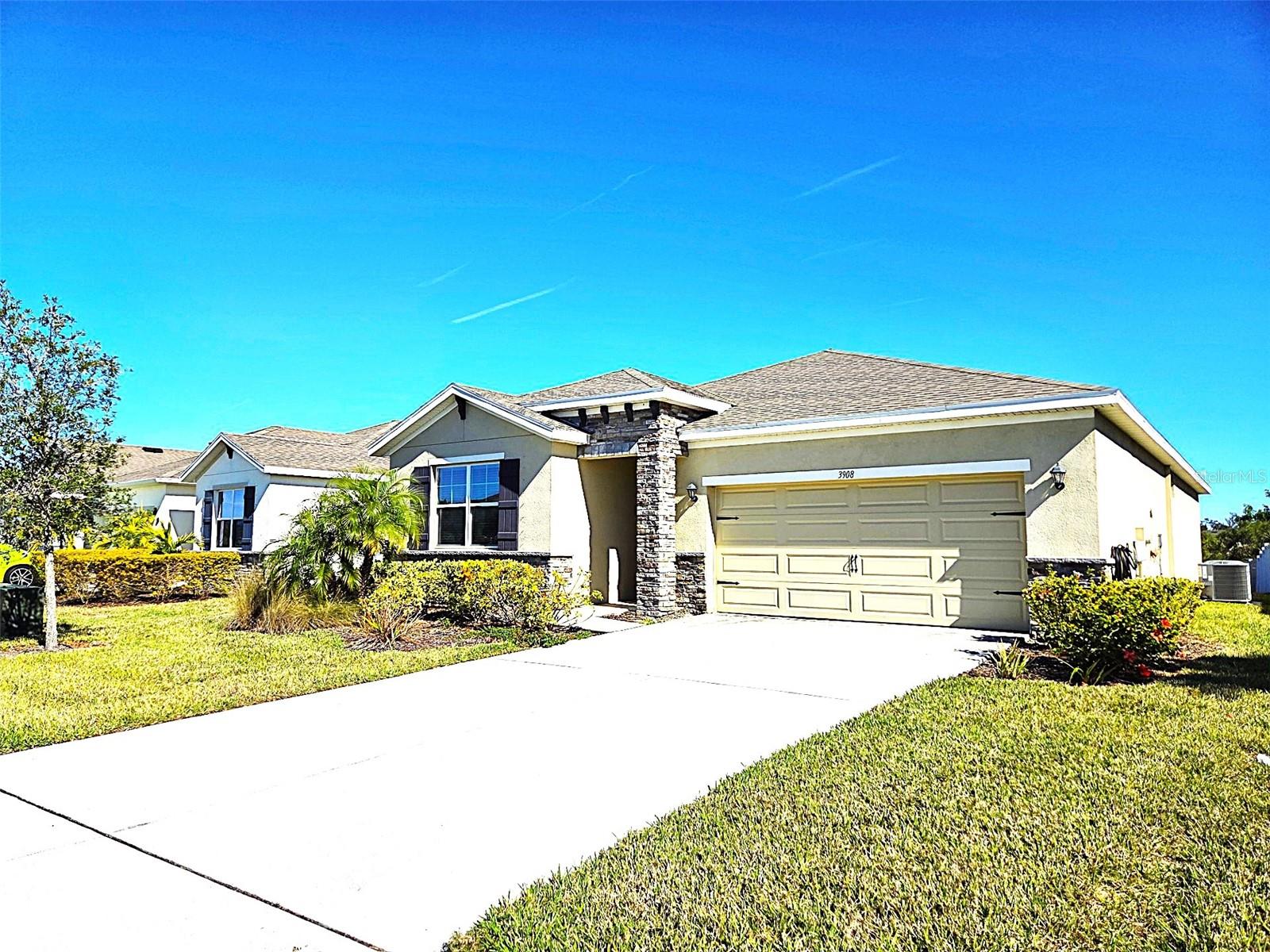 Photo of 3908 MOSSY LIMB COURT PALMETTO FL 34221