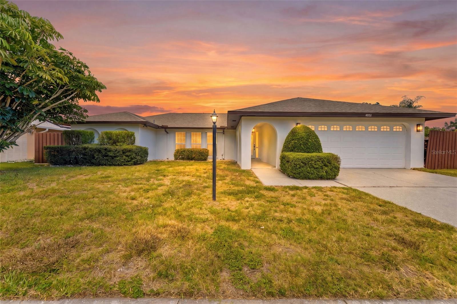 Photo of 10711 FRANCES LN LARGO FL 33774