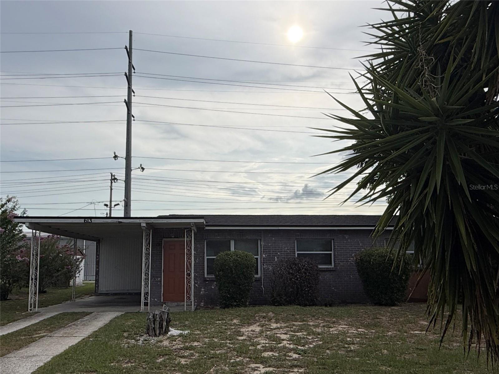 Photo of 613 CARVER DRIVE LAKE WALES FL 33853