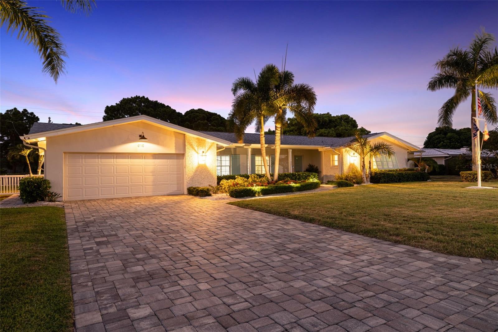 Photo of 616 PINELAND AVENUE BELLEAIR FL 33756