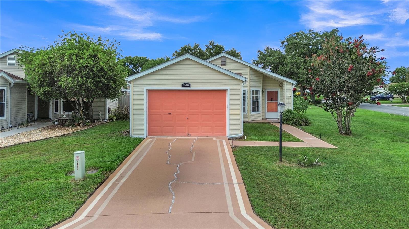 Photo of 25345 GREEN HERON DRIVE LEESBURG FL 34748