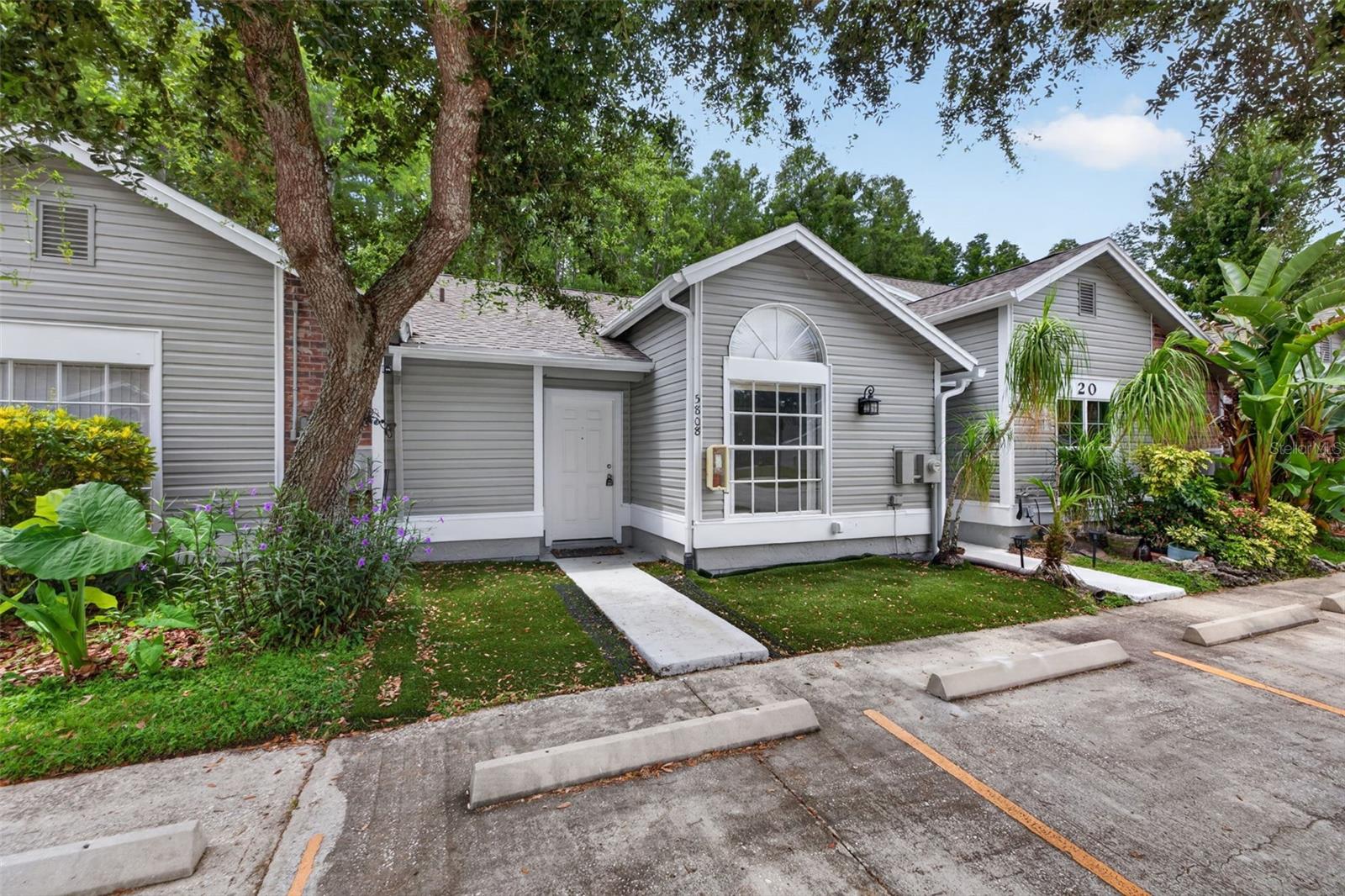 Photo of 5808 RED CEDAR LANE TAMPA FL 33625