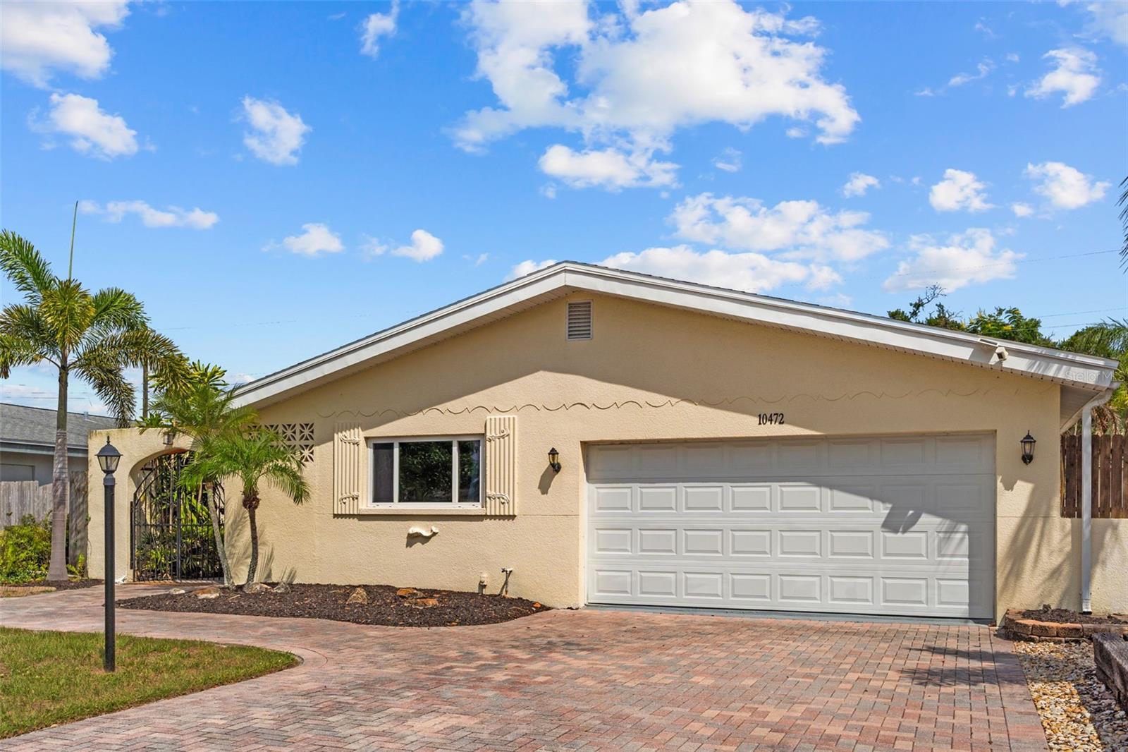 Photo of 10472 ORANGE BLOSSOM LANE SEMINOLE FL 33772