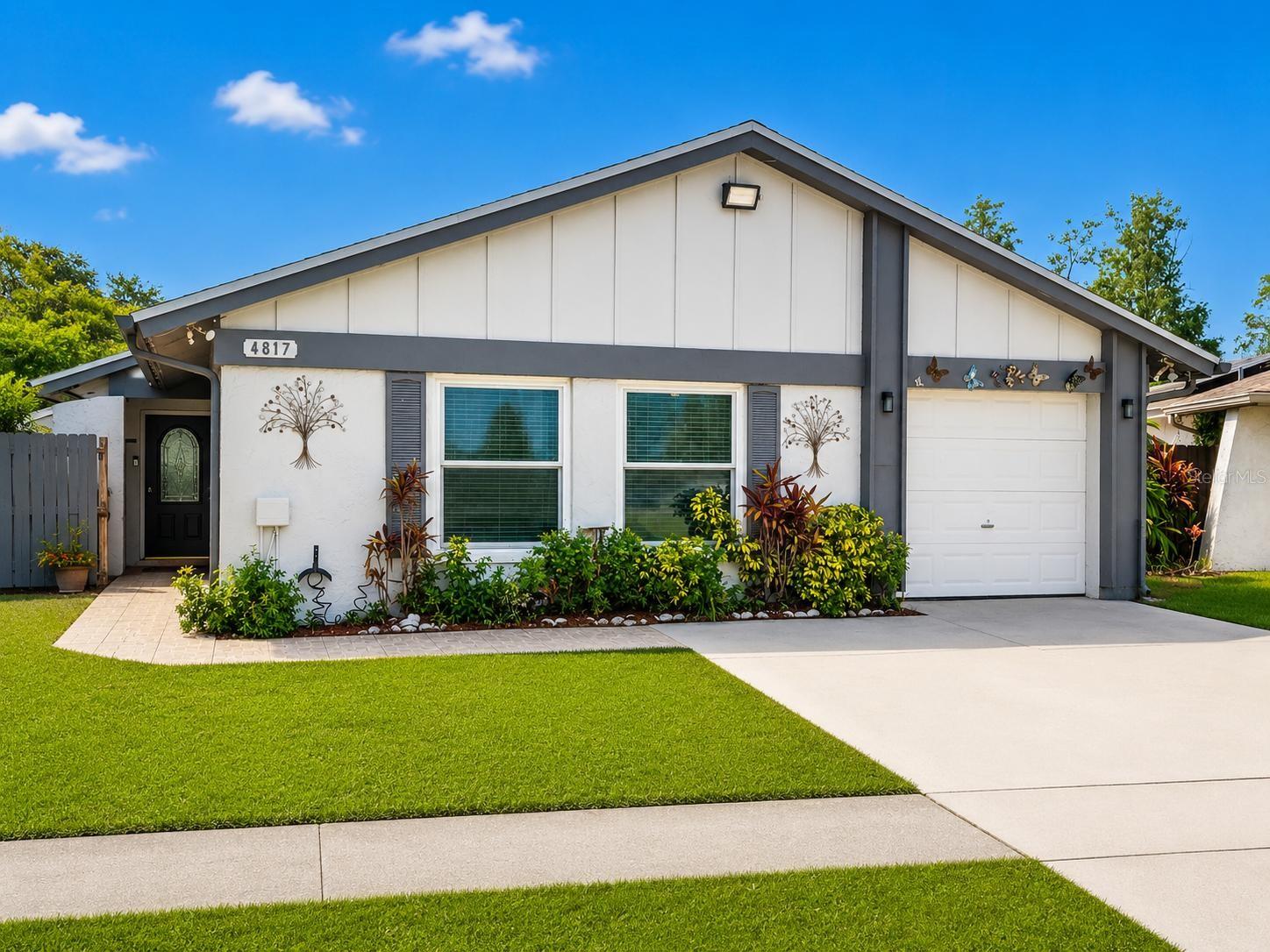 Photo of 4817 GROVE POINT DRIVE TAMPA FL 33624