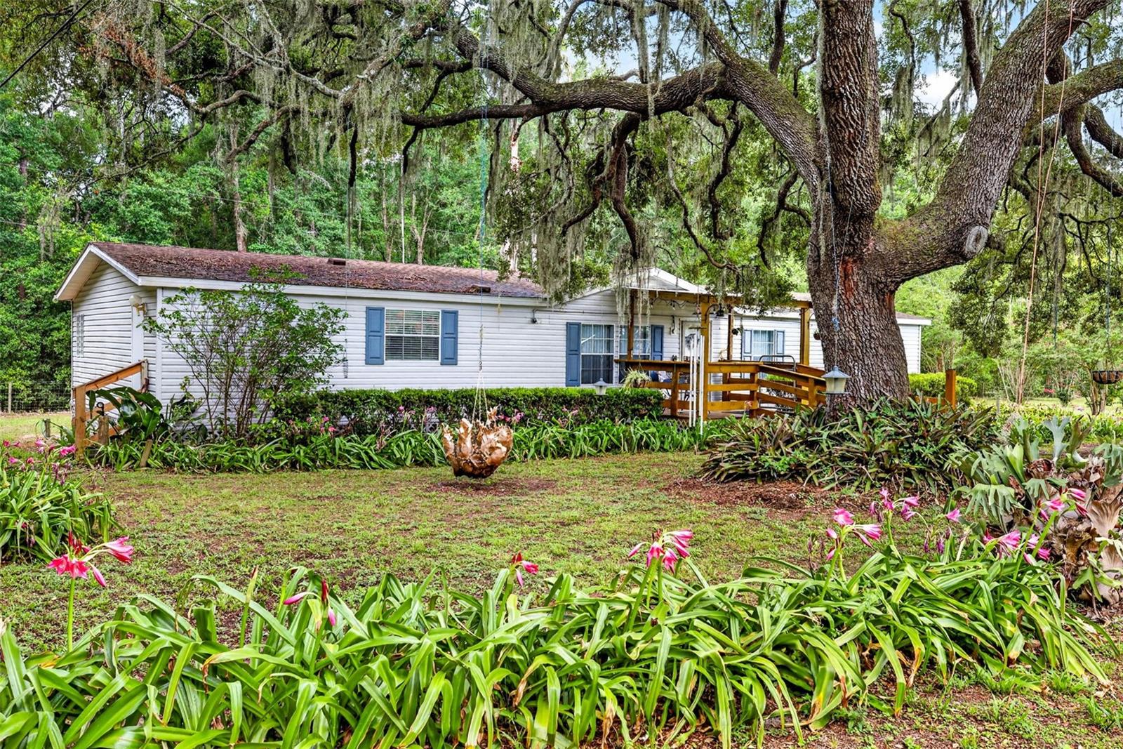 Photo of 16435 SWEETWATER ROAD DADE CITY FL 33523