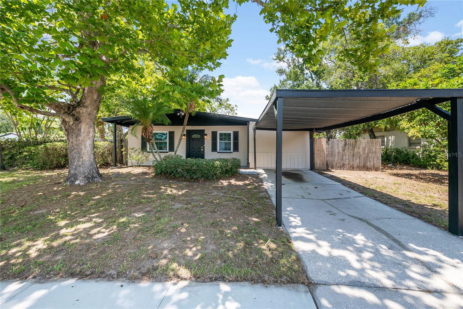 Photo of 7402 WISHING WELL COURT TAMPA FL 33619