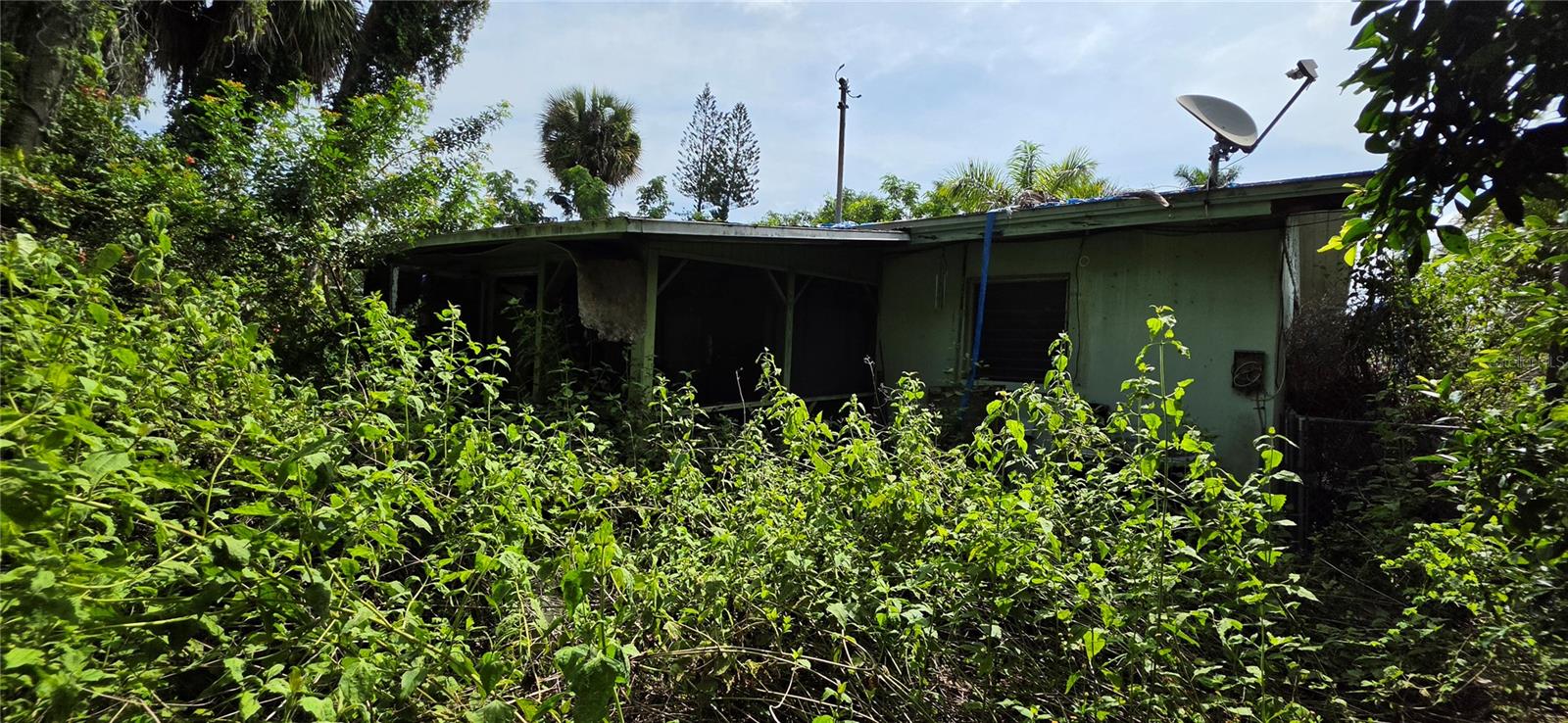 Photo of 186 CRESCENT LAKE DRIVE NORTH FORT MYERS FL 33917