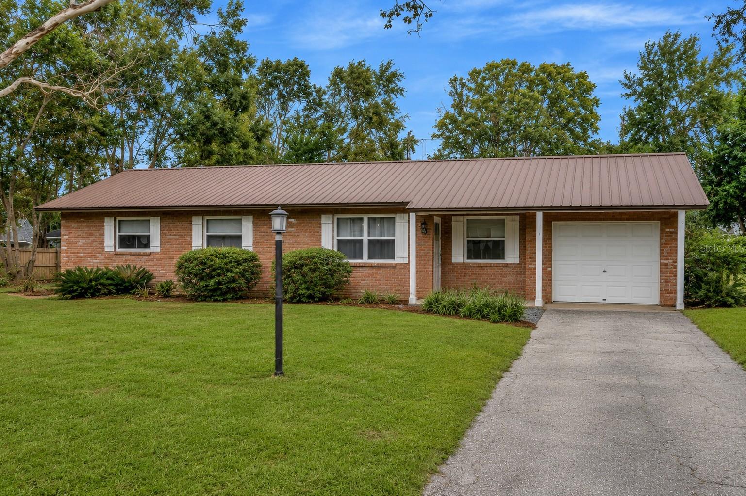 Photo of 12212 FLORAL LANE THONOTOSASSA FL 33592