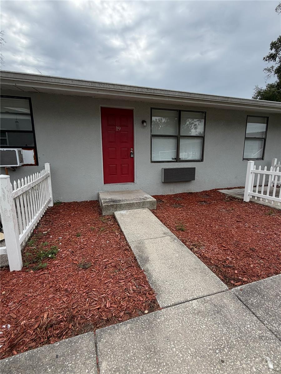 Photo of 1400 STRAWBERRY PLACE #19 PLANT CITY FL 33563