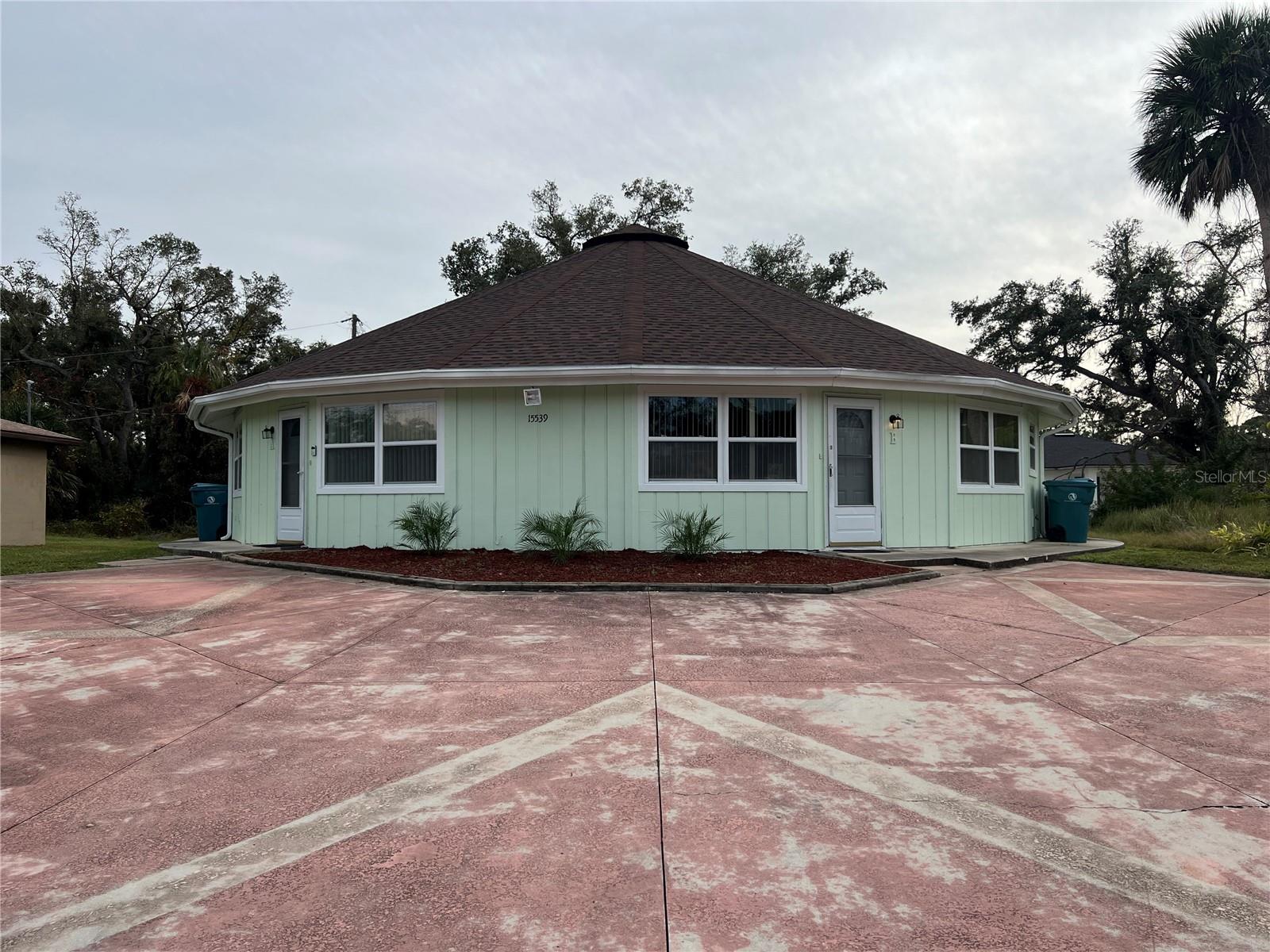 Photo of 15539 CHAMBERLAIN BOULEVARD PORT CHARLOTTE FL 33953